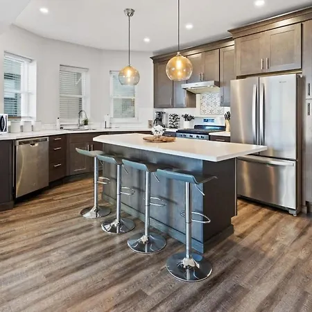 Modern 4Br 2Ba Apt Steps To The Beach Open Living
